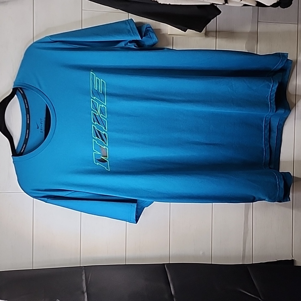 🎆 NWOT Mens Nike DRI-FIT SHIRT